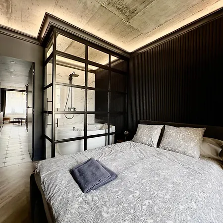 Chic Jacuzzi - Old Town Apartament *