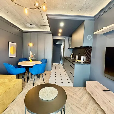 Chic Jacuzzi - Old Town Apartament *